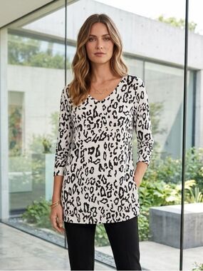 Take 50% OFF- Maysoar White & Black Leopard Print V-Neck Tunic, Size-XL